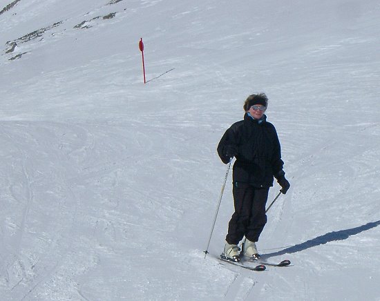 Moni faehrt Ski